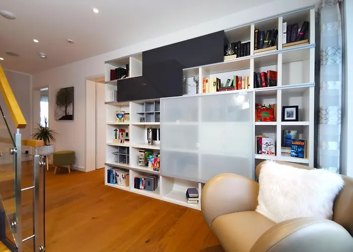 BohnApartments Luxury Villa Berlin - 210qm - Wintergarten - Kamin - 4 kostenlose Parkplätze - 6 Schlafzimmer - Neubau - Luxusausstattung